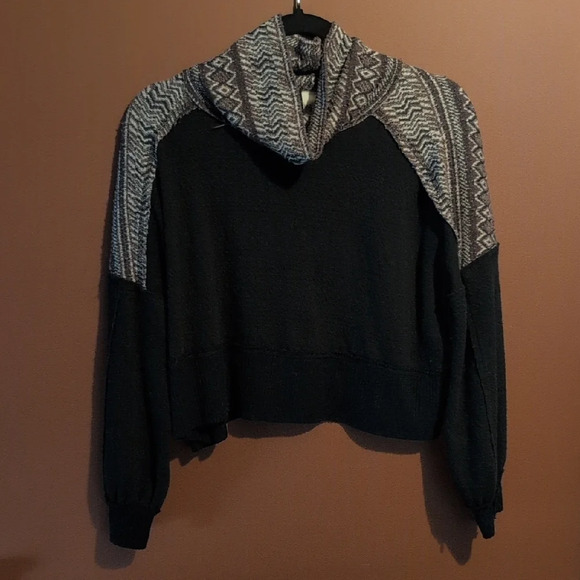 We The Free - At The Lodge Turtleneck Pullover Sweater Dark Combo - Picture 2 of 4